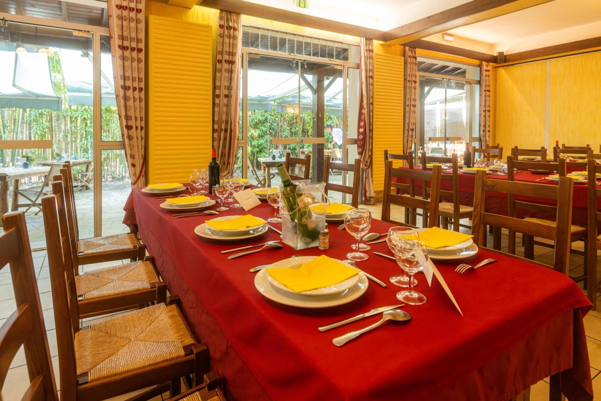 Hotel Restaurant Des Thermes Castéra-Verduzan Exteriör bild