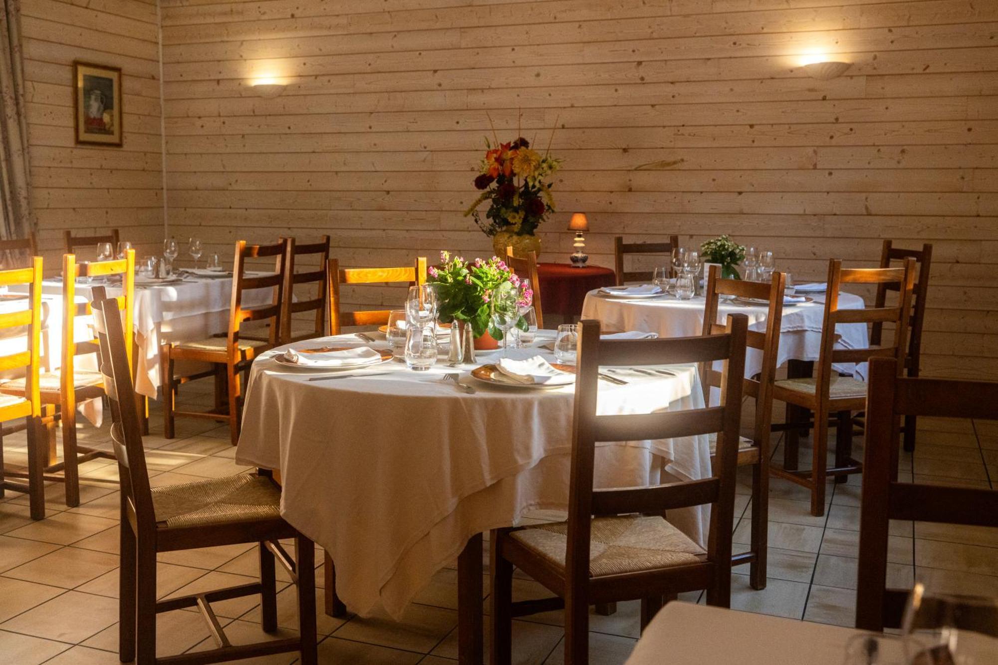 Hotel Restaurant Des Thermes Castéra-Verduzan Exteriör bild