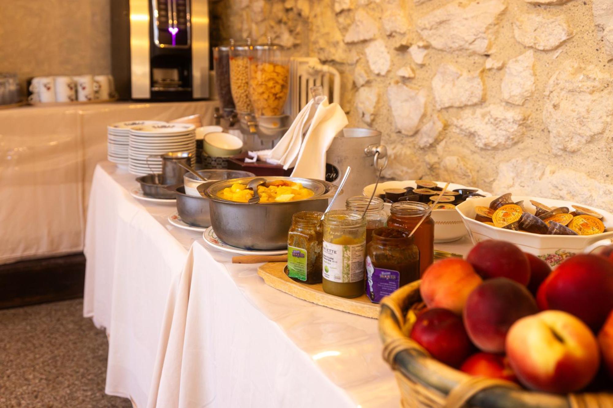 Hotel Restaurant Des Thermes Castéra-Verduzan Exteriör bild