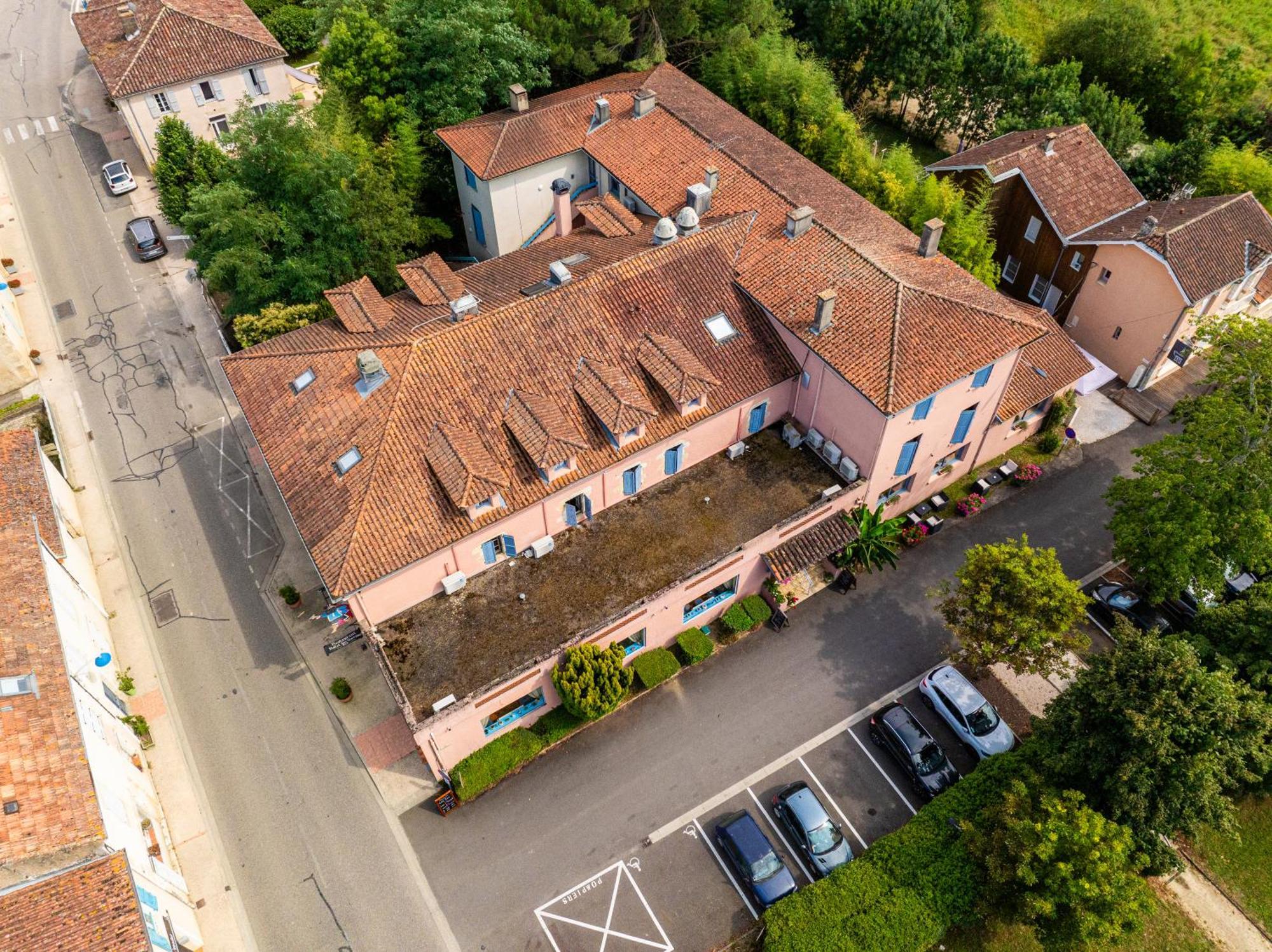 Hotel Restaurant Des Thermes Castéra-Verduzan Exteriör bild