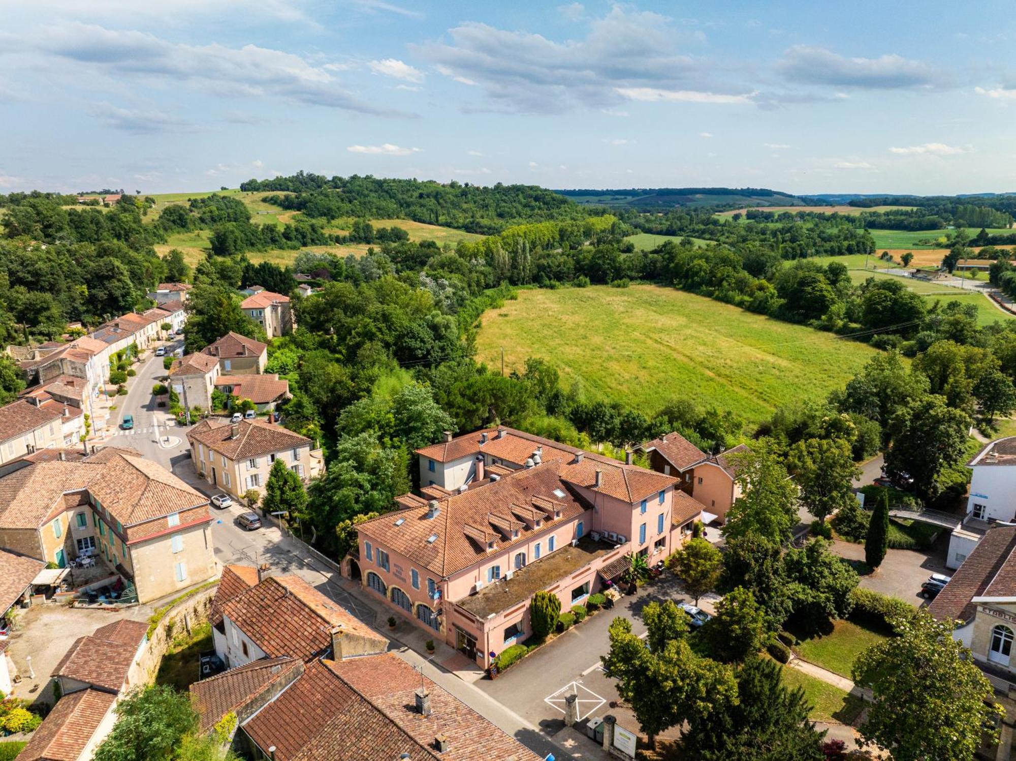 Hotel Restaurant Des Thermes Castéra-Verduzan Exteriör bild