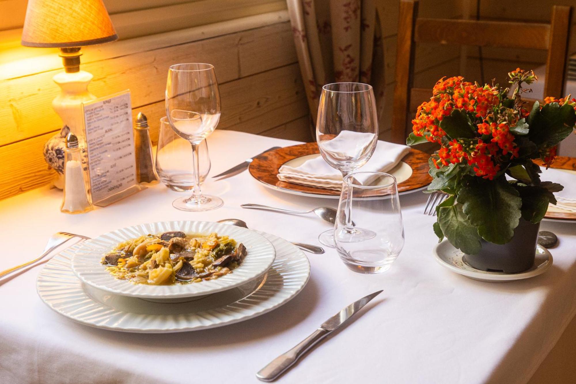 Hotel Restaurant Des Thermes Castéra-Verduzan Exteriör bild