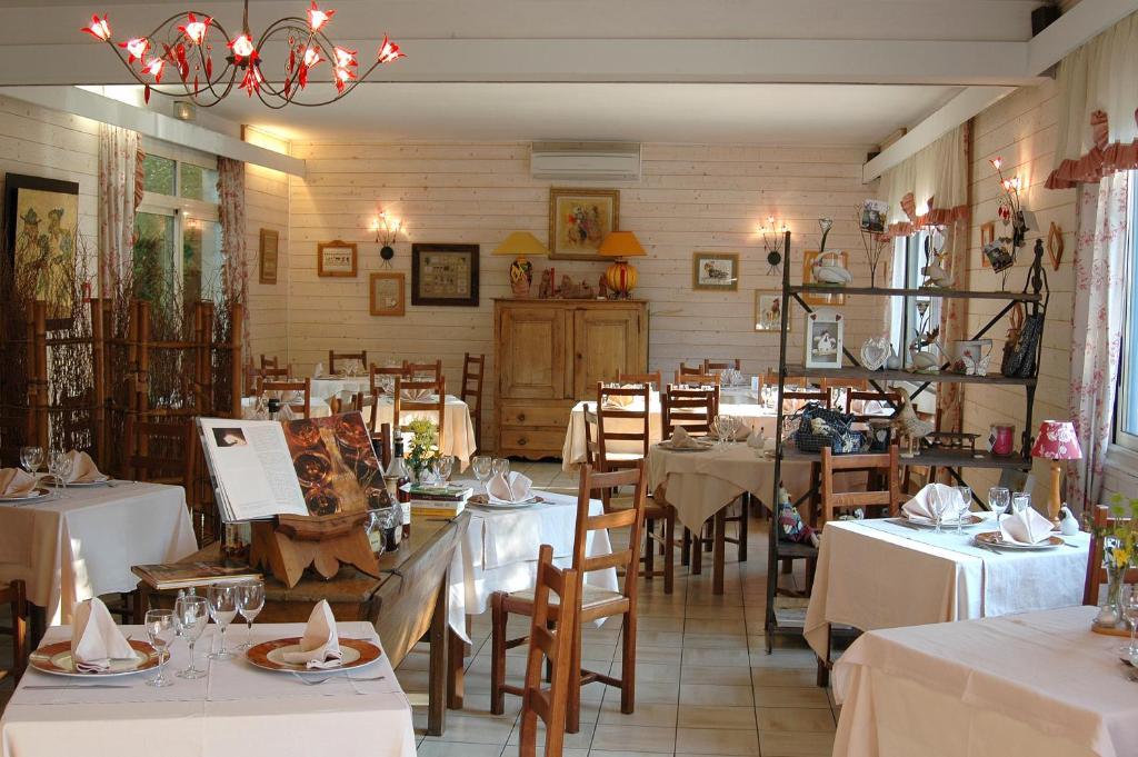 Hotel Restaurant Des Thermes Castéra-Verduzan Exteriör bild